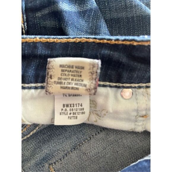 n  - Picture 8 of 11